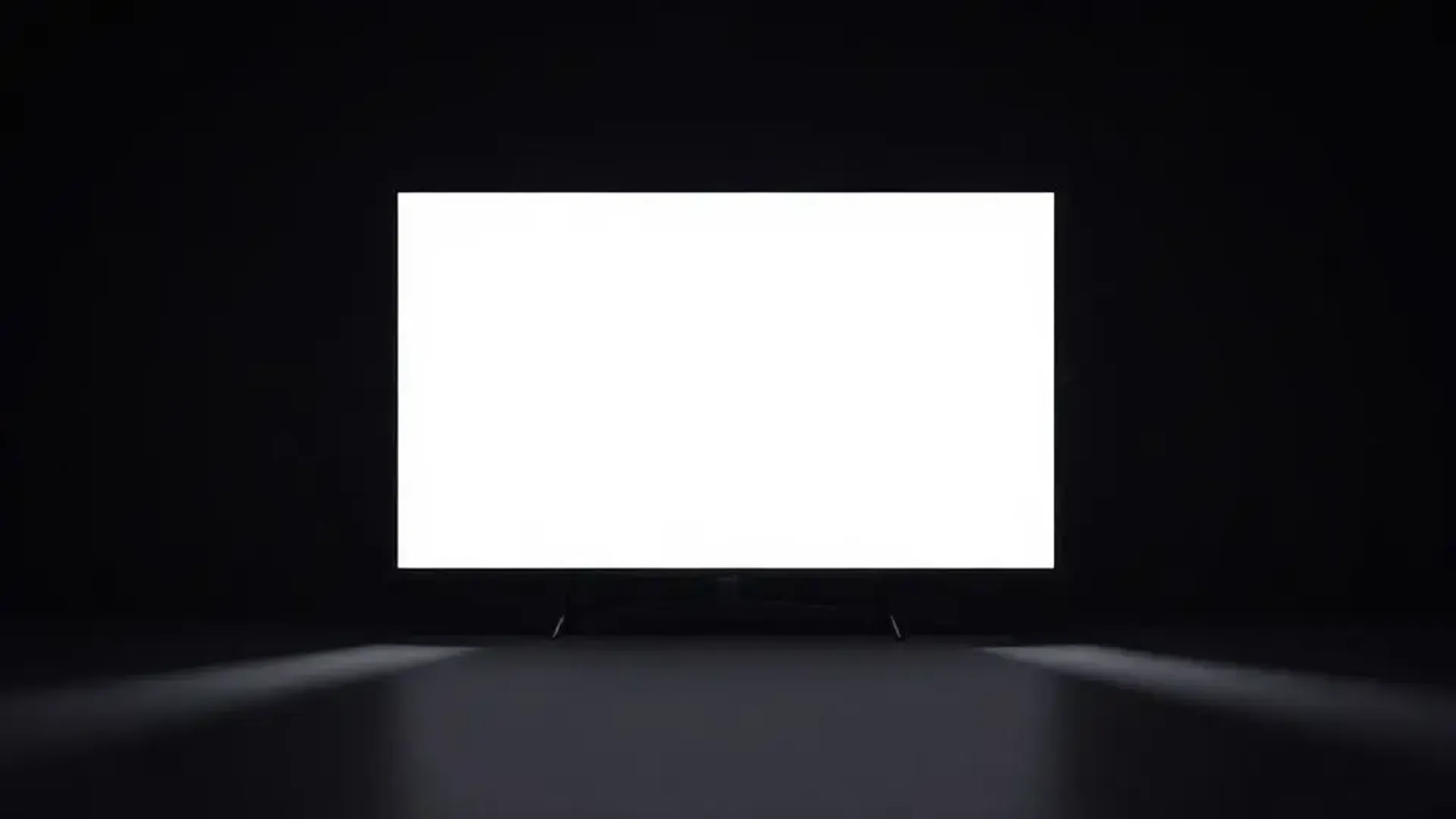 Assistir TV no escuro faz mal à visão?